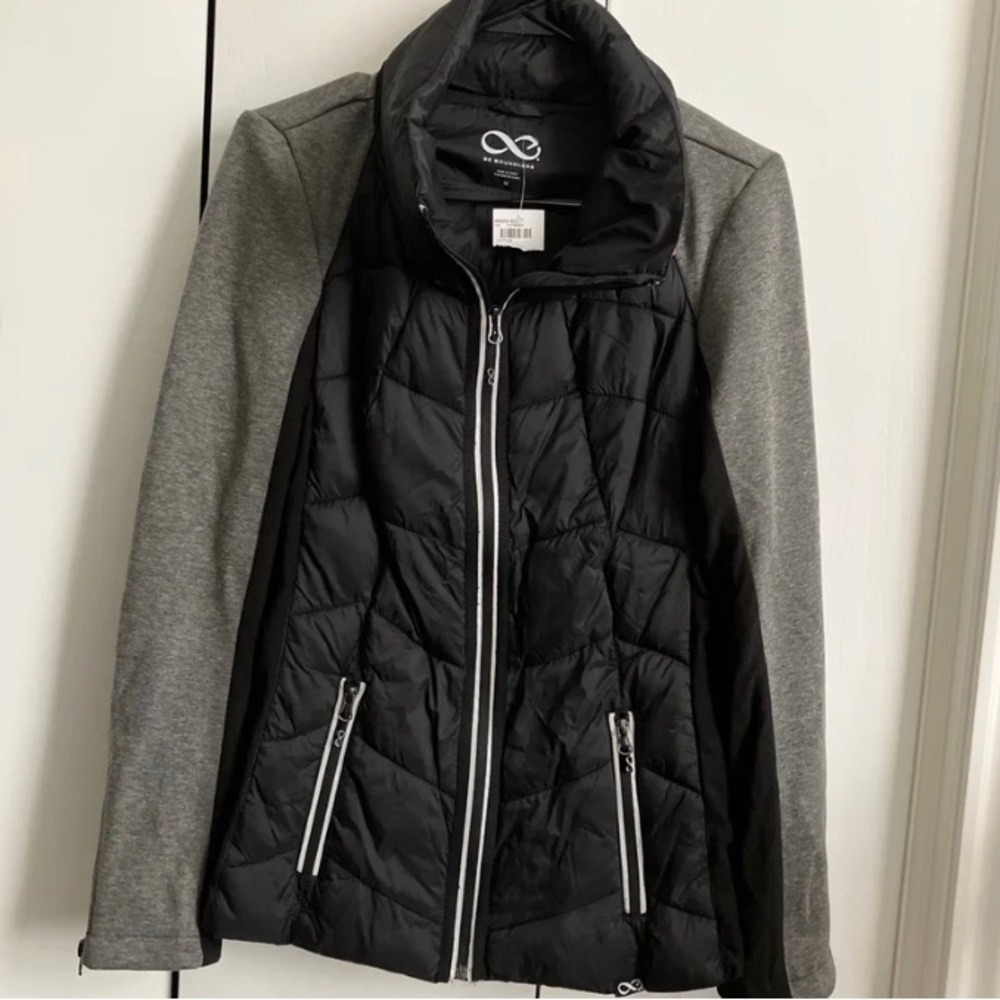 NWT women’s Jacket. Sz M